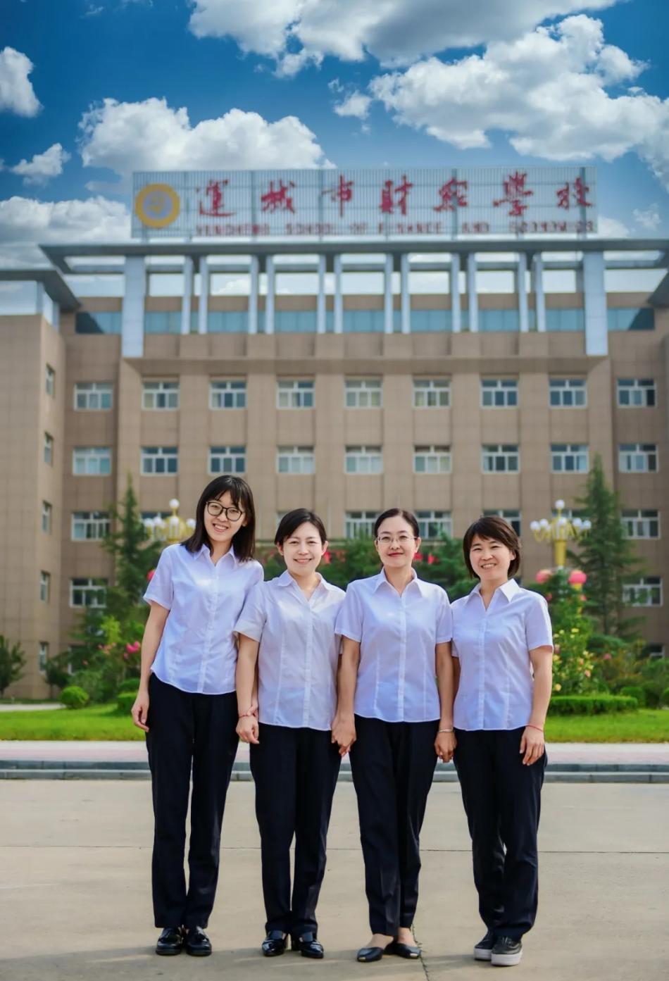 財(cái)校金花綻放在省職教高地——我校教學(xué)團(tuán)隊(duì)在全省教學(xué)能力大賽中斬獲三個(gè)獎(jiǎng)項(xiàng)！一件作品闖入國(guó)賽