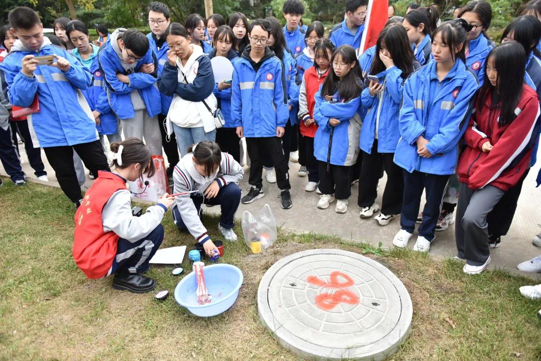 請黨放心，強國有我——我校舉辦井蓋涂鴉主題團日活動