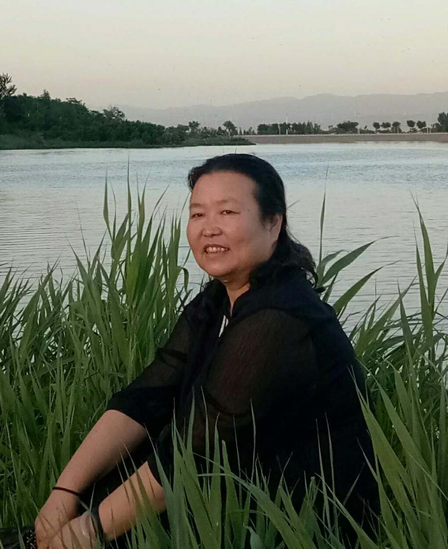 翟立群，女，中級(jí)講師，連續(xù)多年被評(píng)為校級(jí)優(yōu)秀教師，2017和2018年被請(qǐng)為市級(jí)優(yōu)秀教師并獲得運(yùn)城市“師德標(biāo)兵”稱號(hào)。.jpg
